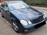 Usata Mercedes E220 150 CV (110 kW) 2002 Blu Berlina