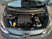 Gebraucht Hyundai i10 YES! 87 PS (63 kW) 2015 Blau Kleinwagen