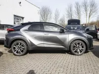 Neu Toyota C-HR 140 PS (102 kW) 2025 Grau SUV