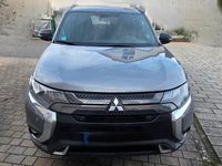 Gebraucht Mitsubishi Outlander 149 PS (109 kW) 2019 Grau SUV