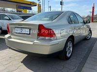 Gebraucht Volvo S60 Kinetic 140 PS (102 kW) 2005 Gold Limousine