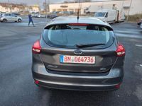 Gebraucht Ford Focus Trend 101 PS (74 kW) 2015 Grau Limousine