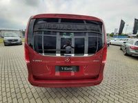 Gebraucht Mercedes V300 Avantgarde Edition 239 PS (175 kW) 2023 Rot Van / Kleinbus