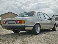 Gebraucht BMW 745 252 PS (185 kW) 1984 Gold Limousine