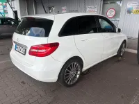 Gebraucht Mercedes B180 122 PS (89 kW) 2013 Weiß Kleinwagen