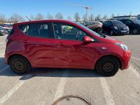Gebraucht Hyundai i10 Classic 69 PS (50 kW) 2018 Rot Kleinwagen