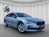 Gebraucht Skoda Superb 150 PS (110 kW) 2025 Pebble silber metallic Kombi