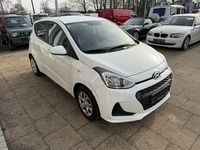 Gebraucht Hyundai i10 Trend 67 PS (49 kW) 2017 Weiß Kleinwagen