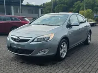 Używany Opel Astra Edition 116 KM (85 kW) 2011 Szary Sedan/Limuzyna