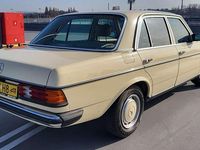 Gebraucht Mercedes E300 86 PS (63 kW) 1981 Beige Limousine