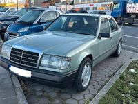 Gebraucht Mercedes E230 136 PS (100 kW) 1989 Grün Limousine