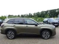 Neu Subaru Forester Platinum 136 PS (100 kW) 2026 Grün SUV