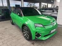 Neu Renault 5 E-Tech Komfort 110 kW (150 PS) 2026 Pop green mit black pearl Kleinwagen
