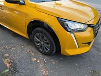 Gebraucht Peugeot e-208 Active 100 kW (136 PS) 2021 Farogelb Kleinwagen