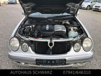 Gebraucht Mercedes E220 Classic 143 PS (105 kW) 2000 Brillantsilber metallic Limousine