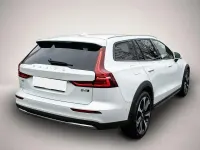 Gebraucht Volvo V60 CC Plus 197 PS (144 kW) 2024 Manufacturer Kombi