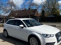 Second-hand Audi A3 Attraction 150 CP (110 kW) 2015 Alb Berlinǎ