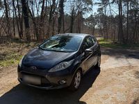 Gebraucht Ford Fiesta 97 PS (71 kW) 2010 Grau Kleinwagen