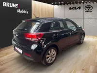Używany Kia Rio Vision 101 KM (74 kW) 2023 Czarny Sedan/Limuzyna