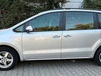 Second-hand VW Sharan 150 CP (110 kW) 2010 Argintiu Monovolum