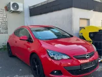 Używany Opel Astra GTC 140 KM (102 kW) 2013 Czerwony Sedan/Limuzyna