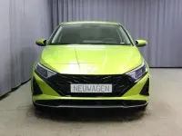 Gebraucht Hyundai i20 Trend 101 PS (74 kW) 2023 Lucid lime metallic Kleinwagen
