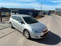 Używany Opel Astra Edition 140 KM (102 kW) 2012 Srebrny Kombi