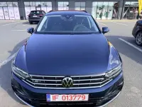Gebraucht VW Passat R-line 150 PS (110 kW) 2023 Grün Kombi