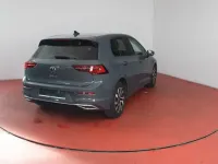 Gebraucht VW Golf VIII Life 150 PS (110 kW) 2023 Delfingrau metallic (metallic) Limousine