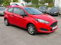 Gebraucht Ford Fiesta Ambiente 60 PS (44 kW) 2015 Rot Kleinwagen
