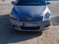 Gebraucht Toyota Verso 147 PS (108 kW) 2011 Silber Van / Kleinbus