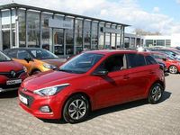 Gebraucht Hyundai i20 Advantage 84 PS (61 kW) 2020 Rot Limousine