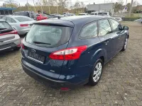 Używany Ford Focus Ambiente 101 KM (74 kW) 2014 Niebieski Sedan/Limuzyna