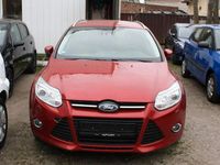 Gebraucht Ford Focus Titanium 125 PS (91 kW) 2012 Rot Limousine