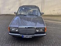 Gebraucht Mercedes E230 136 PS (100 kW) 1982 Grau Limousine