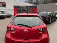 Gebraucht Mazda 2 Center-Line 105 PS (77 kW) 2016 Rot Limousine