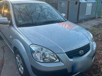 Second-hand Kia Rio 97 CP (71 kW) 2010 Argintiu Berlinǎ