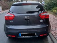 Gebraucht Kia Rio 109 PS (80 kW) 2014 Grau Kleinwagen