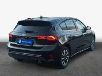 Neu Ford Focus Titanium 125 PS (91 kW) 2025 Agate black metallic Limousine