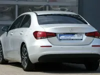 Gebraucht Mercedes A180 Style 116 PS (85 kW) 2020 Iridiumsilber metallic Limousine