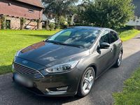 Gebraucht Ford Focus Titanium 125 PS (91 kW) 2015 Grau Limousine