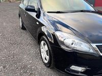 Usado Kia Ceed Vision 90 CV (66 kW) 2011 Negro Utilitario