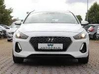 Gebraucht Hyundai i30 Trend 120 PS (88 kW) 2018 Weiß Kombi