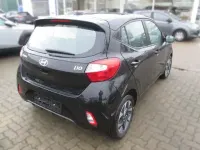 Gebraucht Hyundai i10 Trend 63 PS (46 kW) 2024 Schwarz Kleinwagen