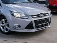 Gebraucht Ford Focus Champions Edition 140 PS (102 kW) 2012 Mica stonesilber/grau Limousine