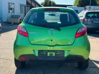 Gebraucht Mazda 2 Center-Line 95 PS (69 kW) 2012 Grün Kleinwagen