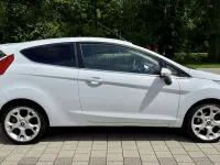 Gebraucht Ford Fiesta Titanium 82 PS (60 kW) 2009 Weiß Limousine