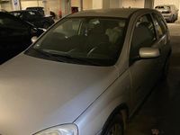 Używany Opel Corsa 75 KM (55 kW) 2002 Srebrny Hatchback