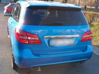 Gebraucht Mercedes B180 122 PS (89 kW) 2014 Blau Van / Kleinbus