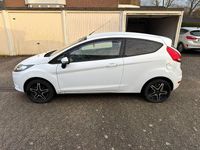 Gebraucht Ford Fiesta 60 PS (44 kW) 2010 Weiß Kleinwagen